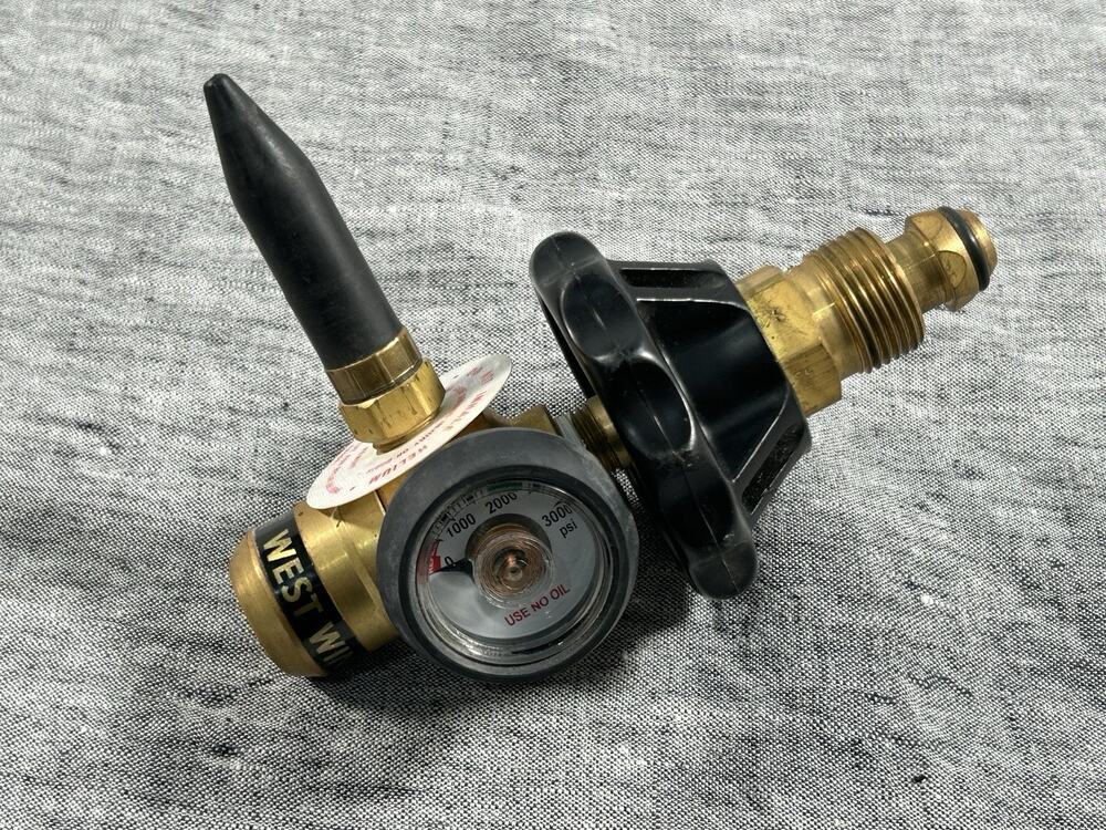 West Winds Compressed Gas Regulator for Helium Balloon Inflatable Adapter